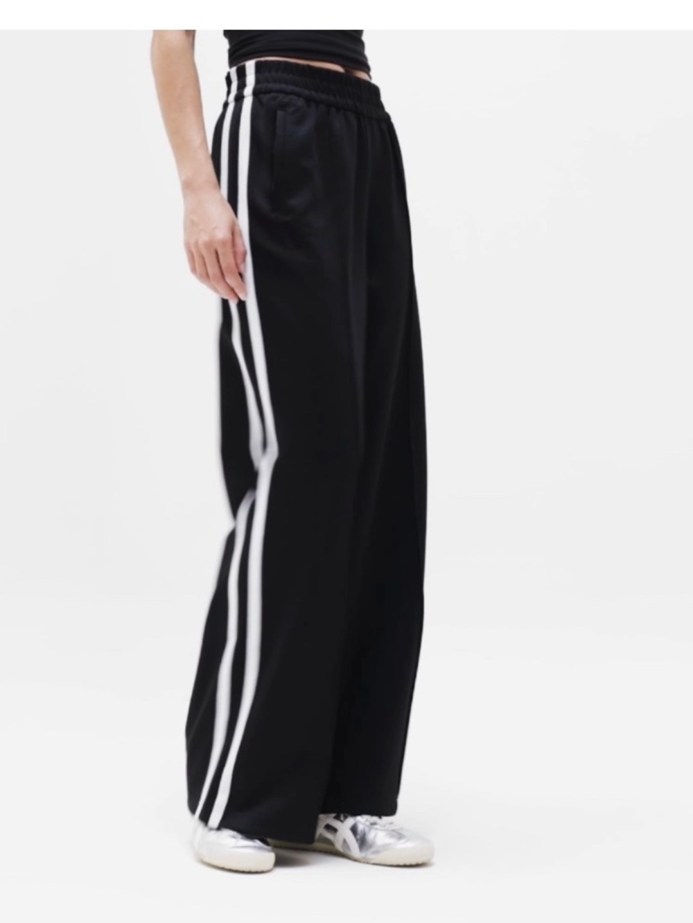 Athleta Tempo mid rise wide leg track pant, black, size medium